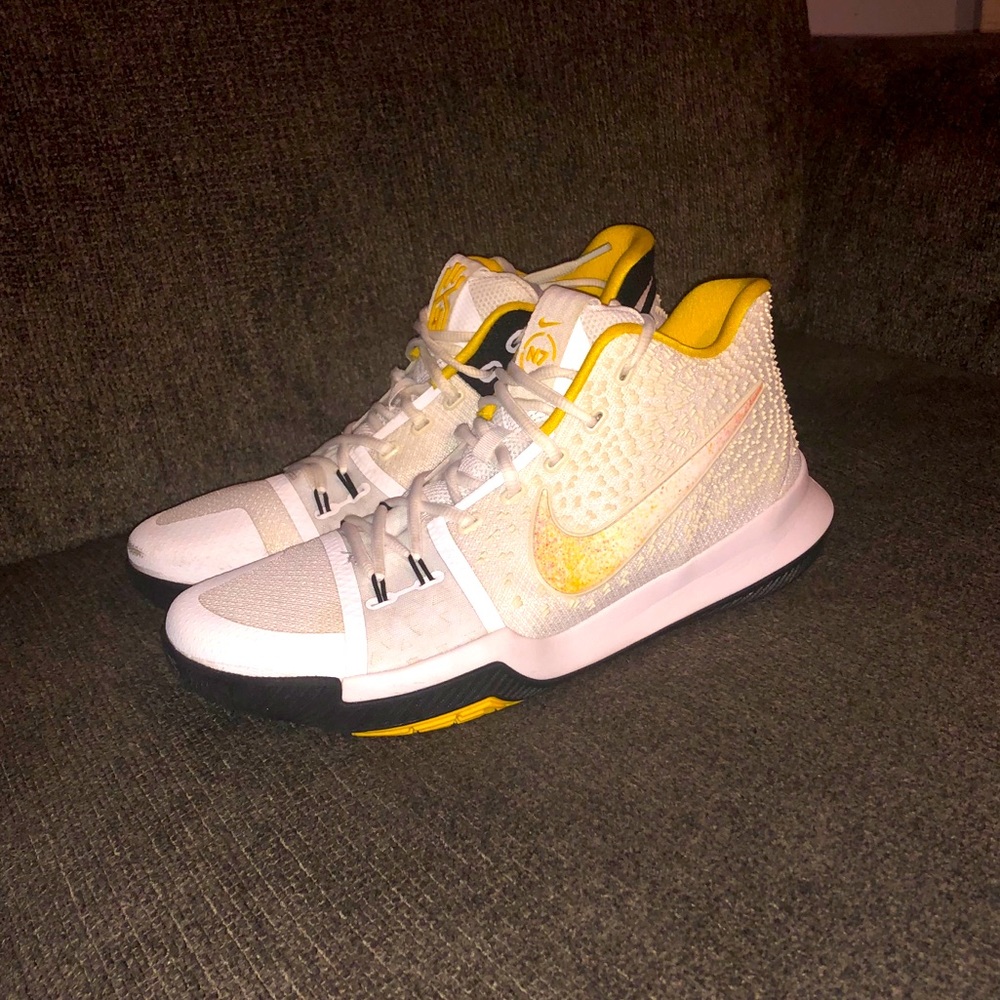 Nike Kyrie 3 men’s size 11.5 sneakers